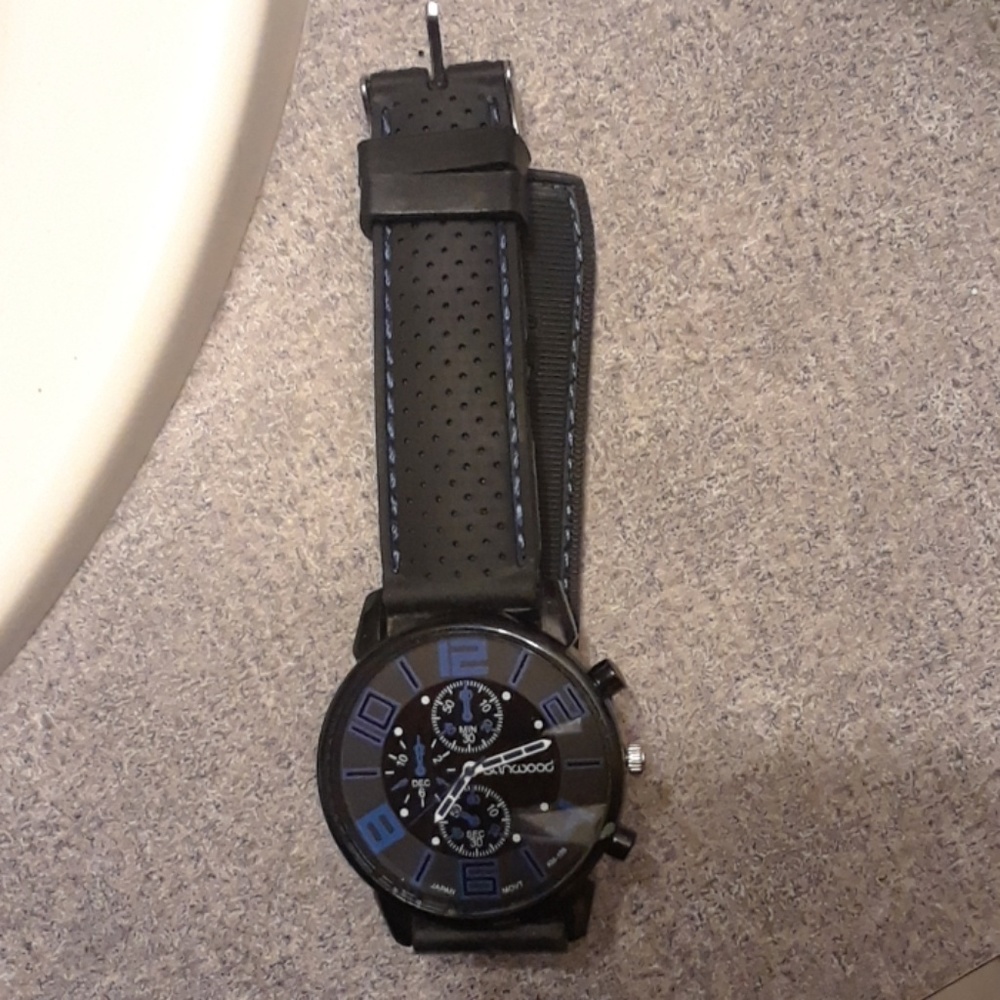 Km-106 watch